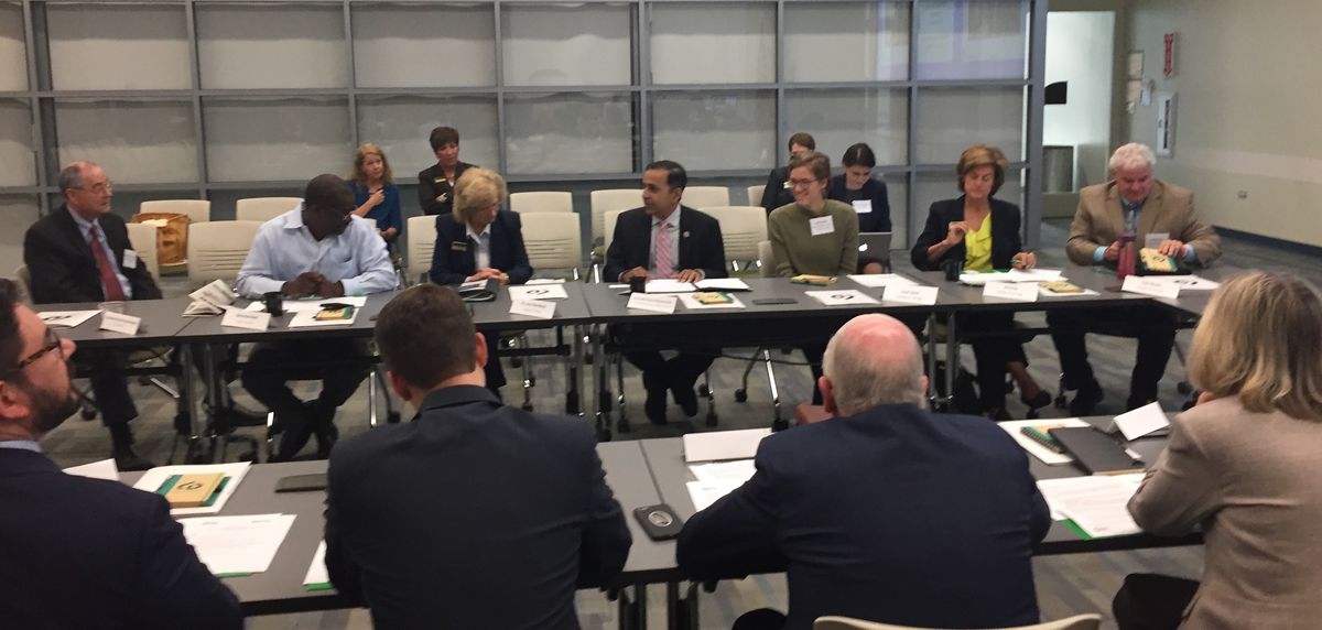 Illinois roundtable discussion focuses on workforce-development challenges