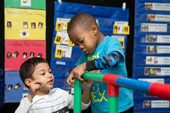 Photo showing kids working together, a deeper learning competency